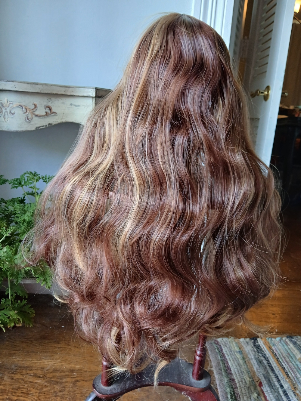 Wavy Chestnut Brown Wig with Blonde Highlights — Women’s Hairpiece
